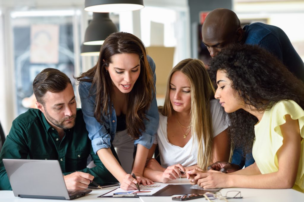 Conheça projetos criados entre universidades e empresas – dentro e fora do Brasil – que mostram a eficácia de propostas que aliam teoria e prática (Foto: Freepik)