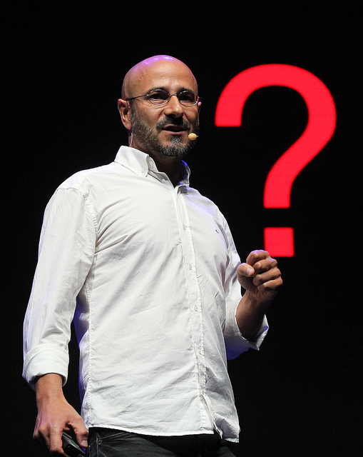 O pesquisador Rogério Martins durante apresentação no encontro de matemática no Rio de Janeiro (Foto: Divulgação/ICM)