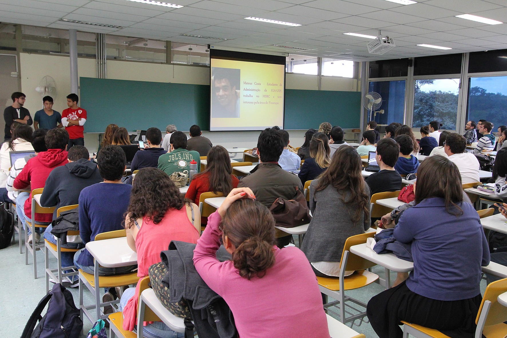 As faculdades brasileiras motivam e inspiram os alunos a empreender, mas a falta de disciplinas práticas e de professores com experiência freiam o movimento (Foto: Marcos Santos/USP Imagens)