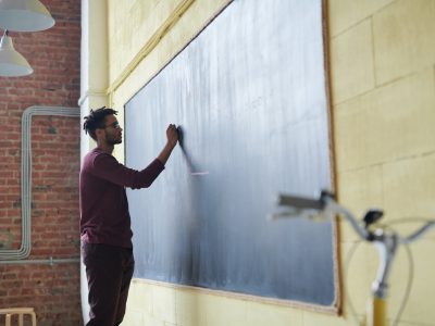 Professores devem ensinar inteligência emocional na sala de aula. Crédito: Pexels.