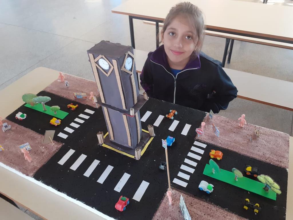 Cultura maker no ensino remoto; aluno cria a sua própria maquete. Crédito: Divulgação.