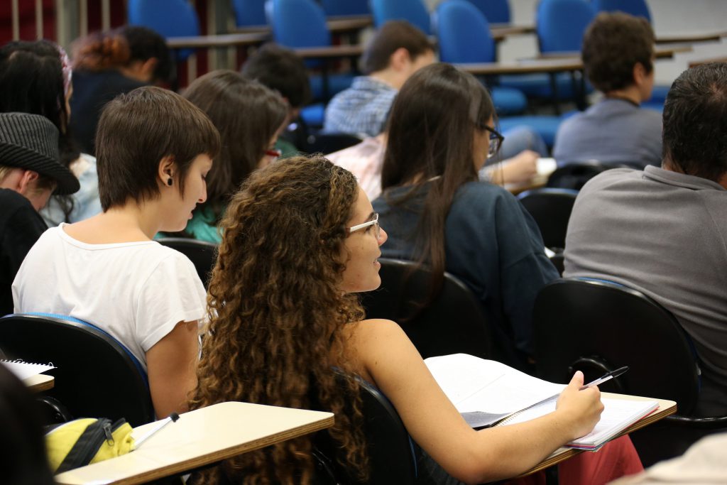 Número de formandos: 934 mil estudavam presencialmente em 2019. O volume é 5,7% menor, quando comparado com o anos anterior. Crédito: USP Imagens.