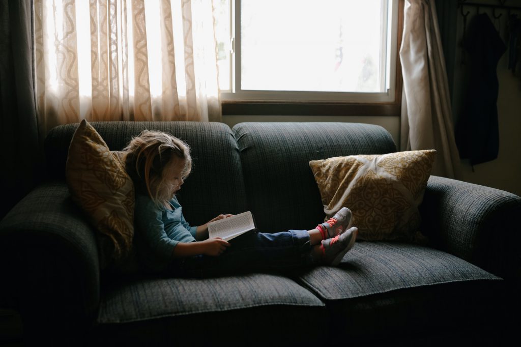 Durante a pandemia autores estão publicando livros que ajudam crianças a lidarem com seus sentimento. Crédito: Unsplash.