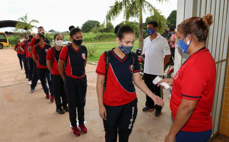 Alunos do Amazonas voltam à sala de aula durante a pandemia da covid-19. Crédito: Reprodução/Consed.