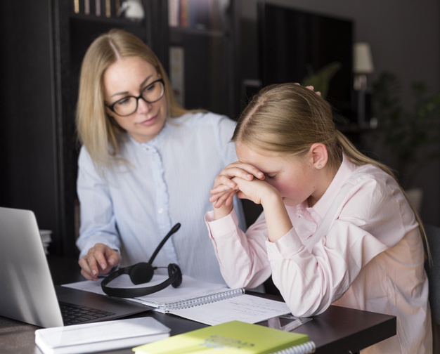 Inaptidão no ensino remoto: distúrbios mentais podem tornar o ensino online inviável. Crédito: Freepik.