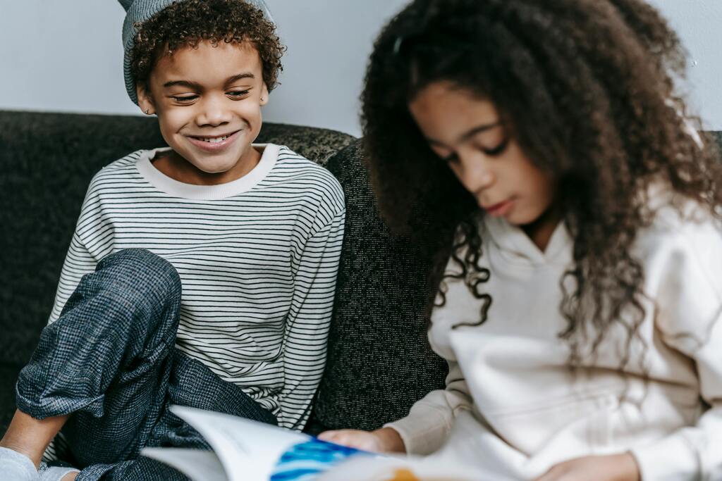 A condução adequada da alfabetização pode transformar o aluno em um leitor interessado, facilitando as próximas etapas de aprendizado (Foto: Marta Wave/Pexels)