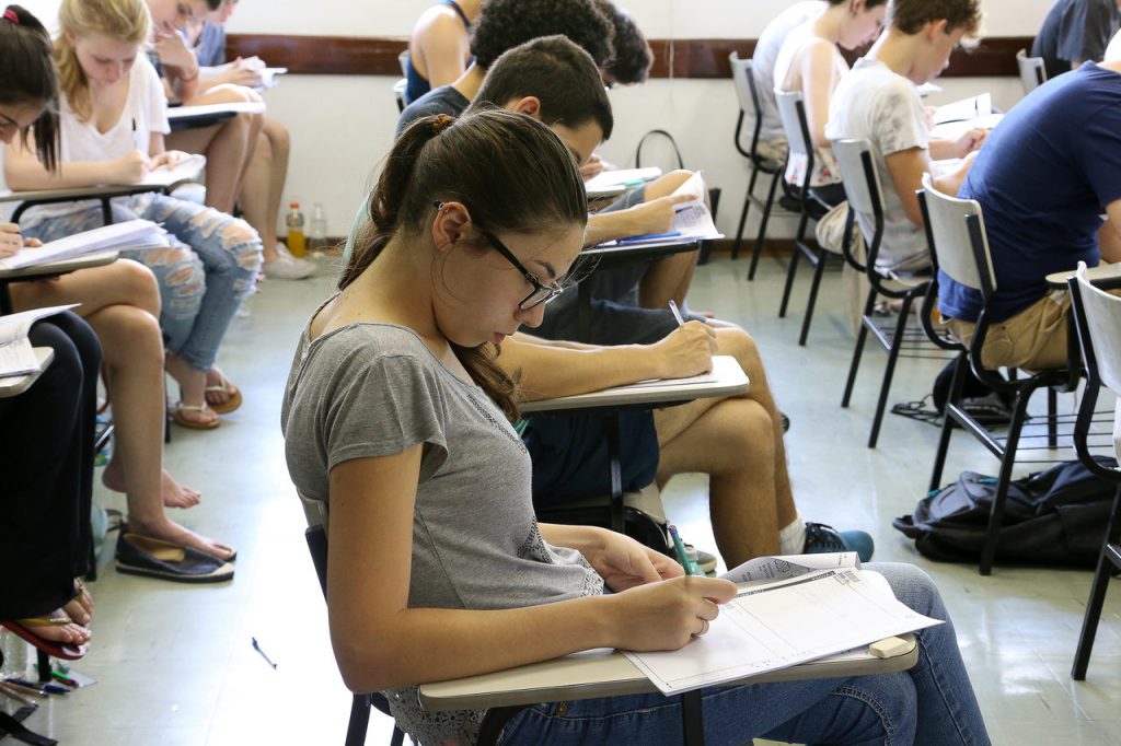 No retorno às aulas presencias, as universidades podem utilizar ferramentas tecnológicas para complementar a carga horária. Crédito: Marcos Santos/USP imagens.