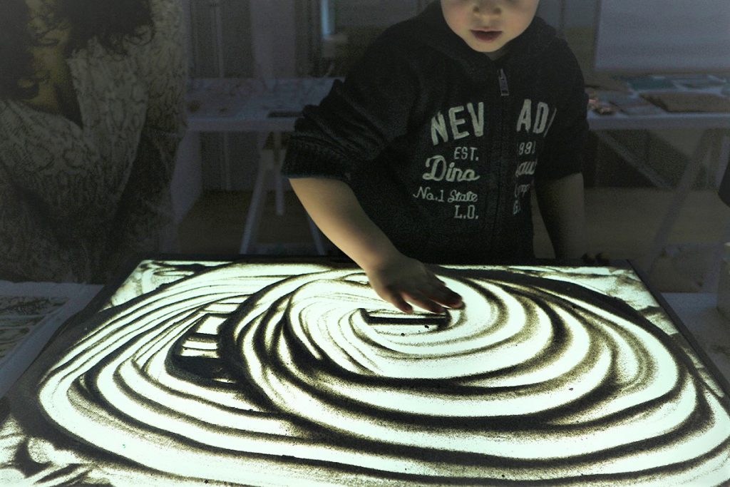 Livro recém-lançado traz mini-histórias que aumentam o potencial da admirada pedagogia de Reggio Emilia. Crédito: Reggio Children.