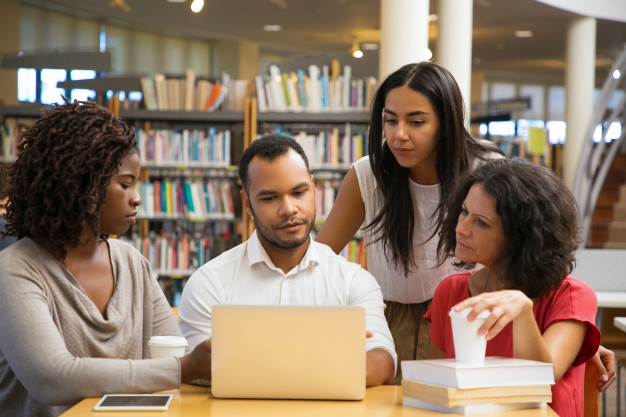 Se adaptar ao ensino digital exige paciência, coragem, planejamento, compartilhamento e, é claro, muita aprendizagem dos professores. Créditos: pexels.