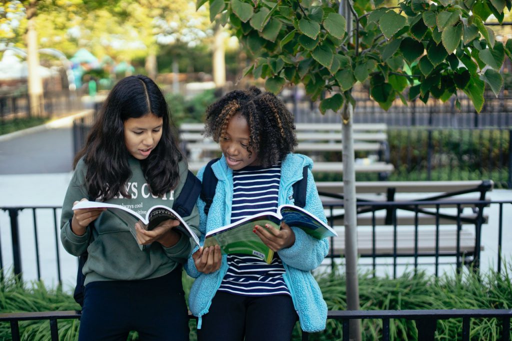 Escola e cidade: Lugares de aprender, conviver e cuidar. Crédito: Pexels.