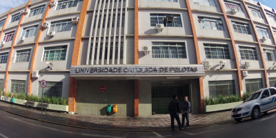 A UCPel (Universidade Católica de Pelotas) é uma das primeiras instituições de ensino do Brasil a ter o curso aprovado e ter nota 5 em Direito EaD