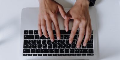 estudantes com internet precária