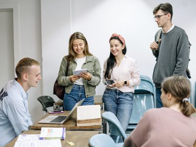 ensino híbrido cresce a medida que as IES se adaptam à pandemia