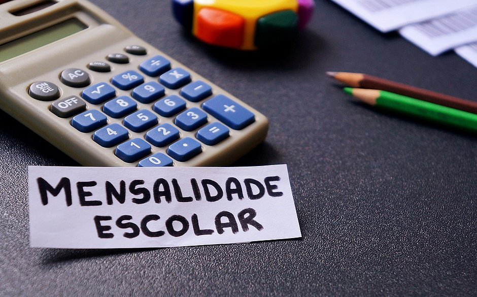 A mensalidade escolar cobre uma série de despesas e investimentos das instituições de ensino. 