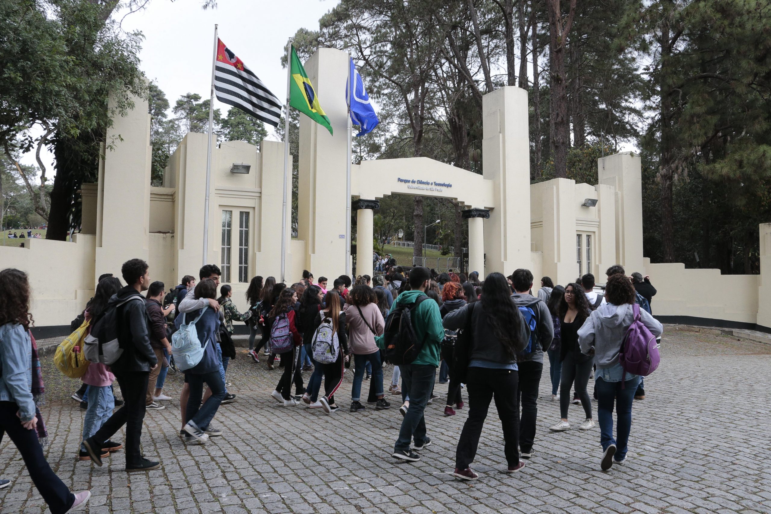 como garantir a retenção dos estudantes no início do ano letivo?