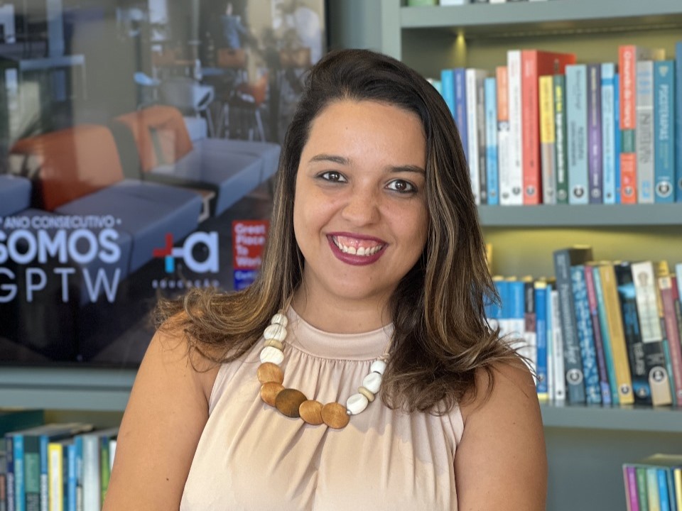 Raphaela Novaes, coordenadora de Negócios da +A Educação.